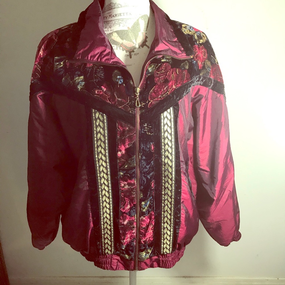 Y2K Vintage 90’s burgundy velvet accent bomber jacket, gold zip, fabulous!